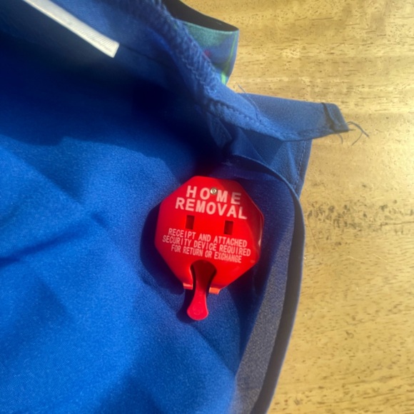 - Veronica Beard 2 piece blouse and skirt set - size 4 - Picture 11 of 12